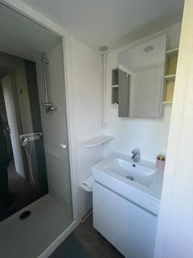 Mobil-Home Au Pied Du Luberon ลาโรคด็องเตรง ภายนอก รูปภาพ