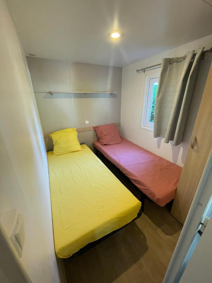 Mobil-Home Au Pied Du Luberon ลาโรคด็องเตรง ภายนอก รูปภาพ
