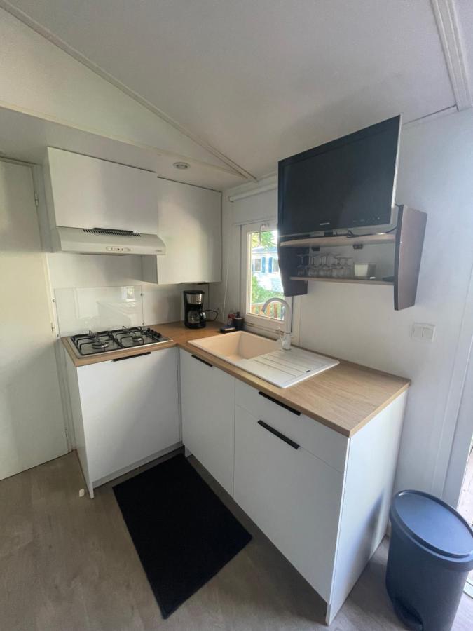 Mobil-Home Au Pied Du Luberon ลาโรคด็องเตรง ภายนอก รูปภาพ