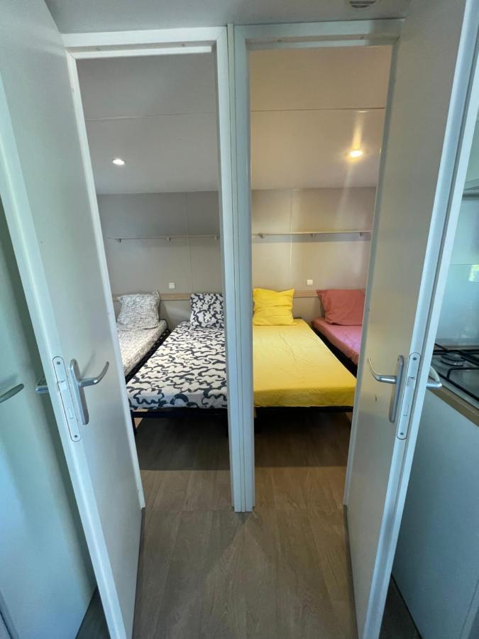 Mobil-Home Au Pied Du Luberon ลาโรคด็องเตรง ภายนอก รูปภาพ