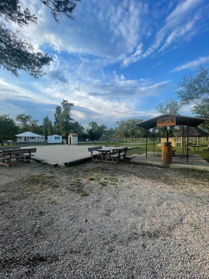 Mobil-Home Au Pied Du Luberon ลาโรคด็องเตรง ภายนอก รูปภาพ