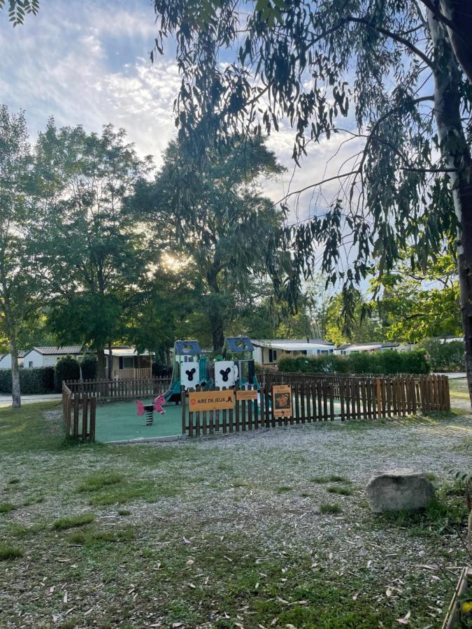Mobil-Home Au Pied Du Luberon ลาโรคด็องเตรง ภายนอก รูปภาพ